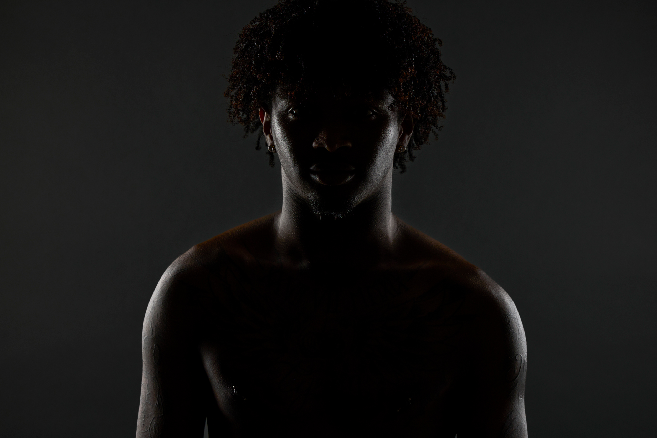 Portrait artiste réalisé par Eric Devillet, photographe professionnel spécialisé au Luxembourg.