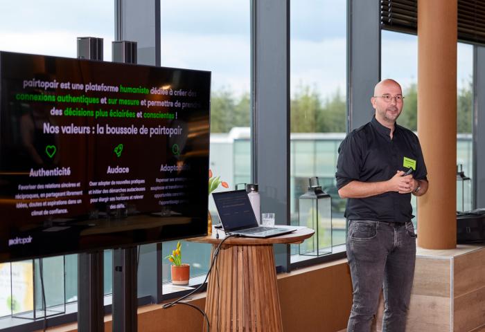 Reportage photographique lors d’une conférence au Luxembourg par Eric Devillet, photographe spécialisé dans les événements d’entreprise.