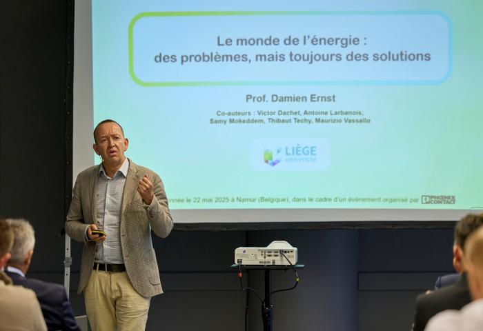 Conférence capturée par Eric Devillet, photographe professionnel au Luxembourg.