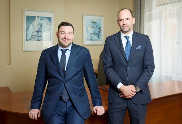 Portrait professionnel réalisé pour une institution financière au Luxembourg par Eric Devillet, photographe corporate pour banques et fonds d’investissement.