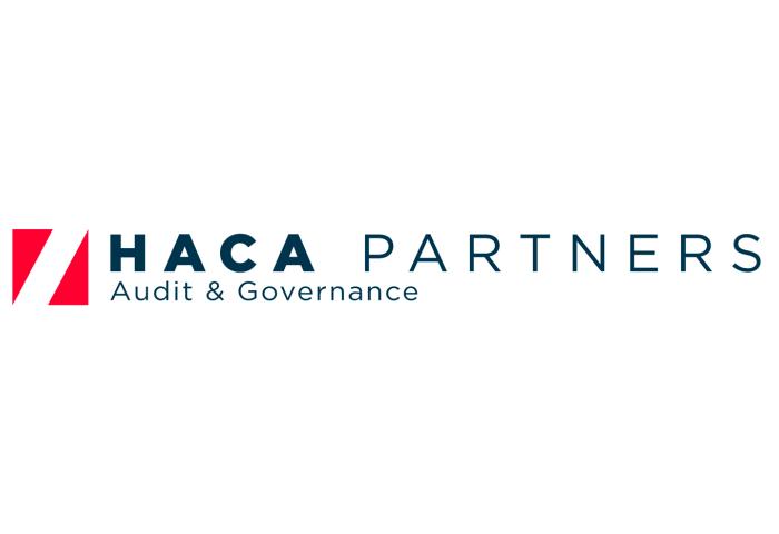 Série de portraits professionnels d’équipe réalisée en entreprise au Luxembourg par Eric Devillet, photographe corporate.