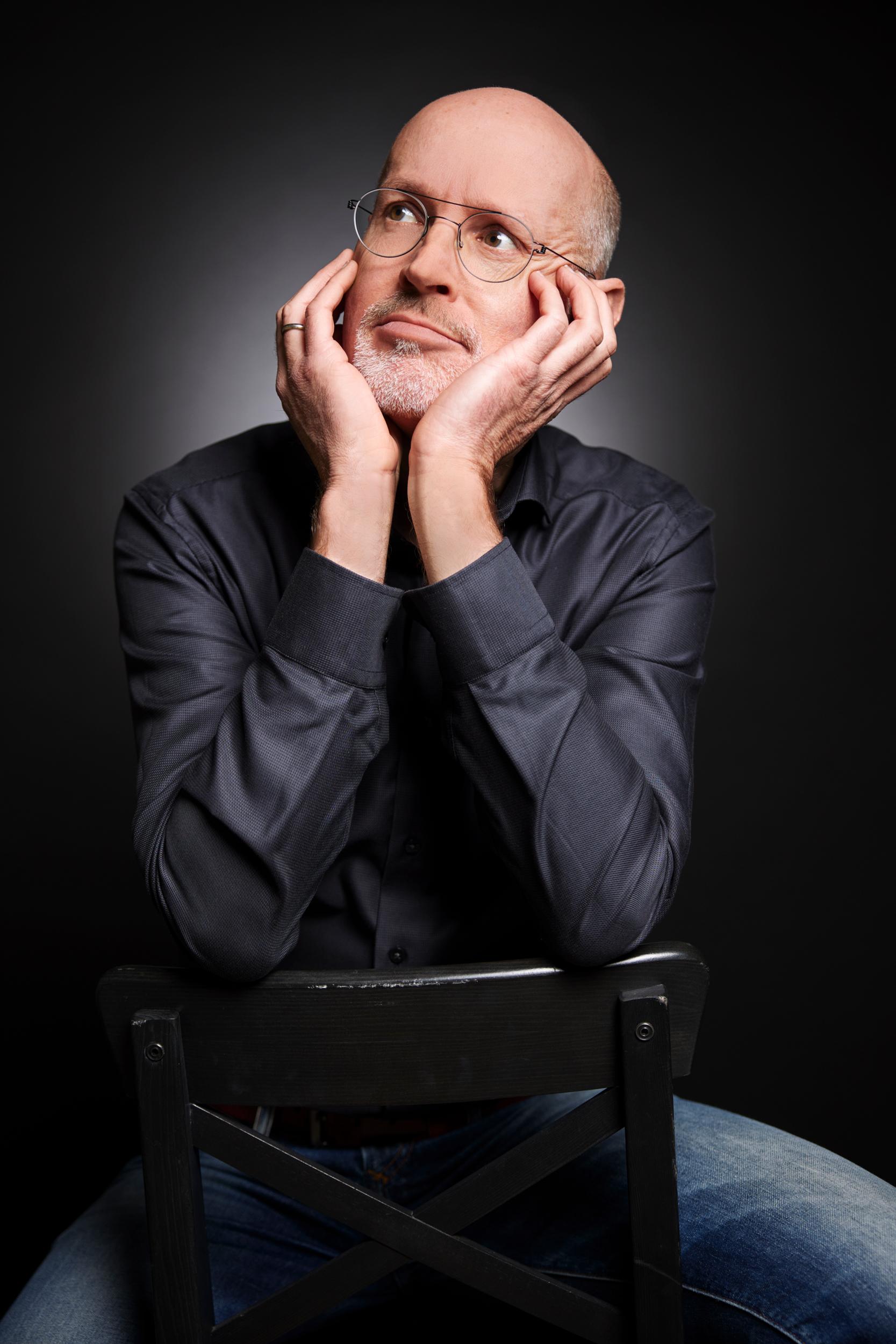 Portrait artiste réalisé par Eric Devillet, photographe professionnel spécialisé au Luxembourg.